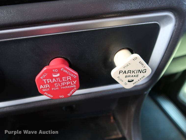 image for item DG4076 2011 Kenworth T800 semi truck