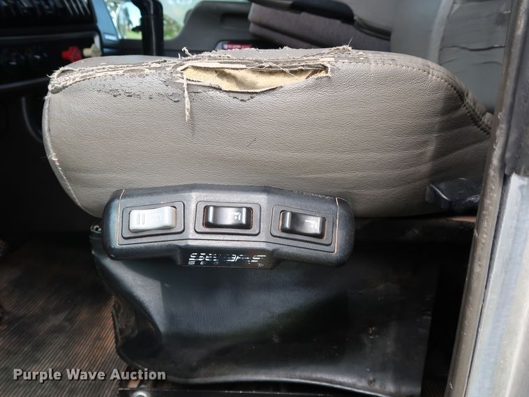 image for item DG4076 2011 Kenworth T800 semi truck