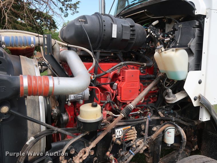 image for item DG4076 2011 Kenworth T800 semi truck