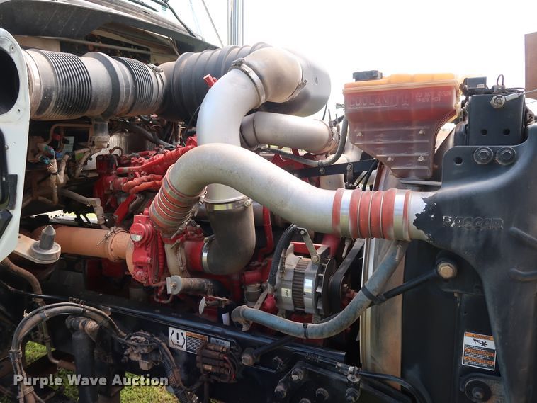 image for item DG4076 2011 Kenworth T800 semi truck