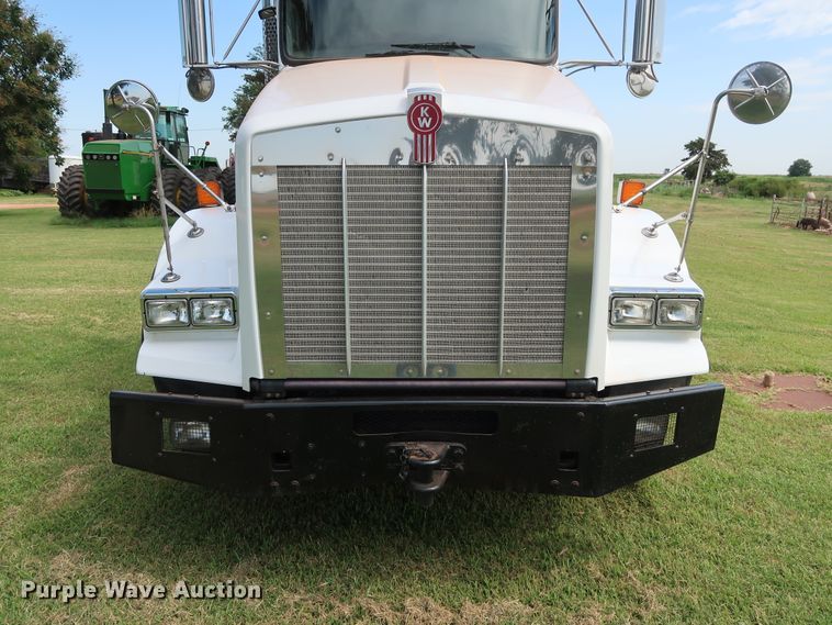 image for item DG4076 2011 Kenworth T800 semi truck