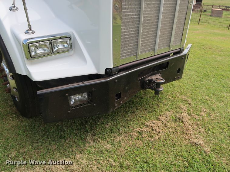 image for item DG4076 2011 Kenworth T800 semi truck