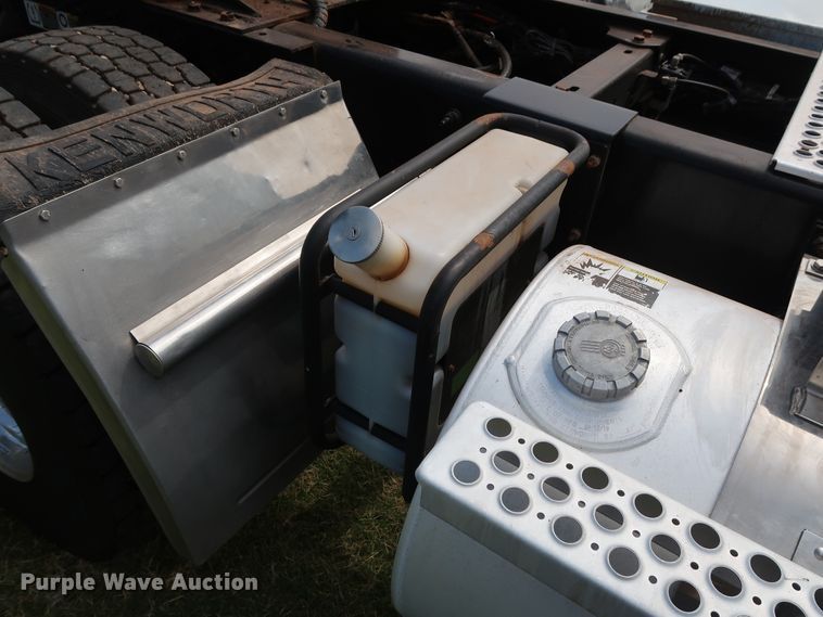 image for item DG4076 2011 Kenworth T800 semi truck