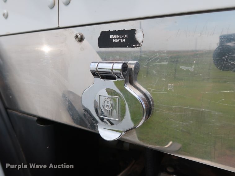 image for item DG4076 2011 Kenworth T800 semi truck