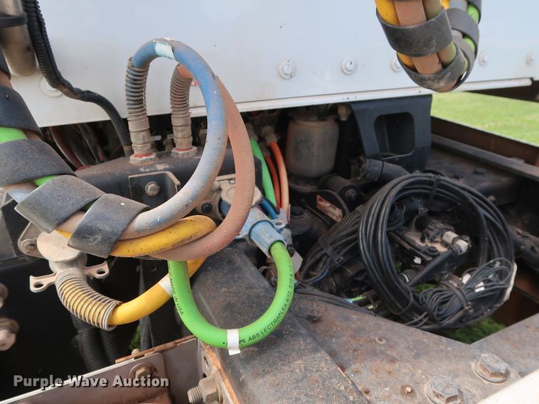 image for item DG4076 2011 Kenworth T800 semi truck