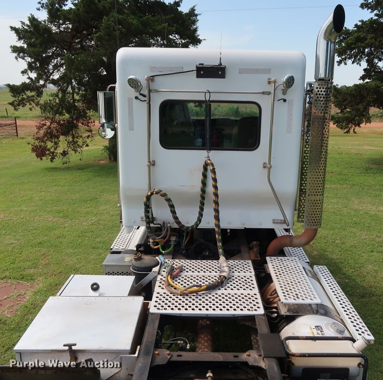 image for item DG4076 2011 Kenworth T800 semi truck