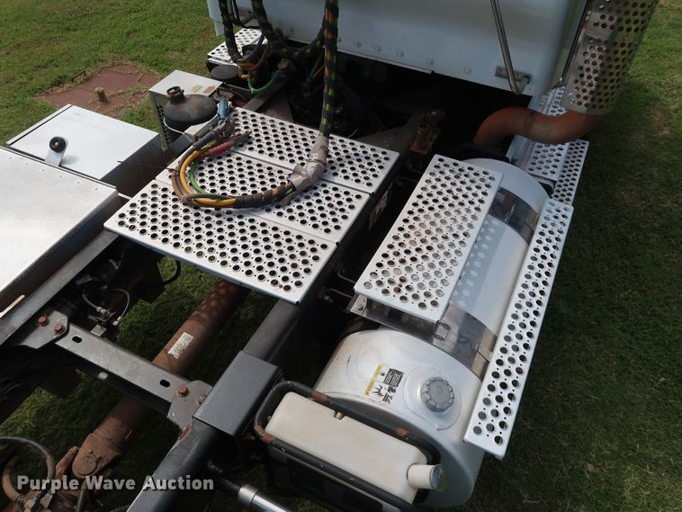 image for item DG4076 2011 Kenworth T800 semi truck