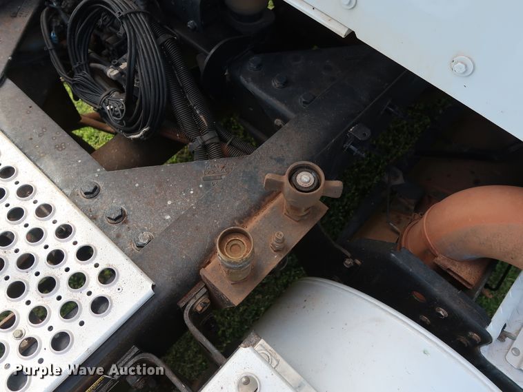 image for item DG4076 2011 Kenworth T800 semi truck