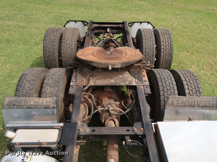 image for item DG4076 2011 Kenworth T800 semi truck