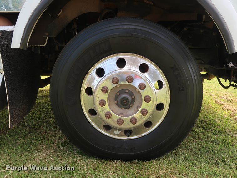 image for item DG4076 2011 Kenworth T800 semi truck