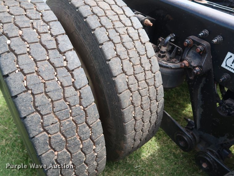 image for item DG4076 2011 Kenworth T800 semi truck