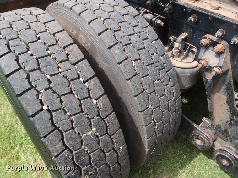 image for item DG4076 2011 Kenworth T800 semi truck