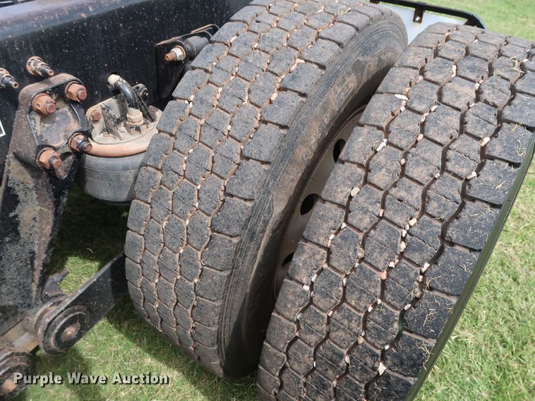 image for item DG4076 2011 Kenworth T800 semi truck