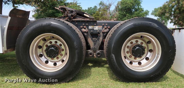 image for item DG4076 2011 Kenworth T800 semi truck