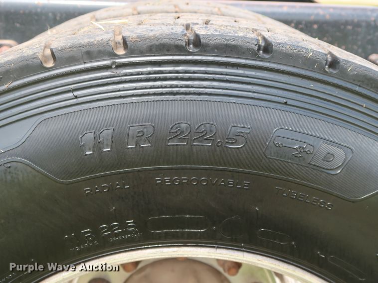 image for item DG4076 2011 Kenworth T800 semi truck