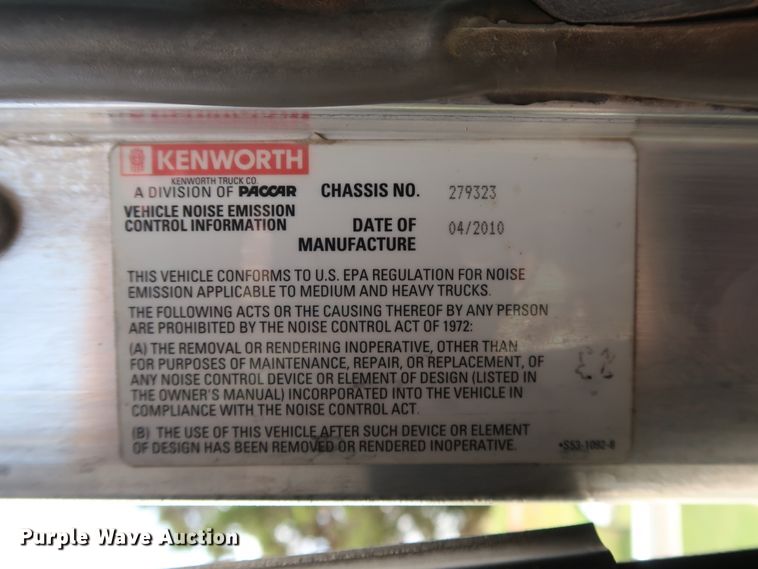 image for item DG4076 2011 Kenworth T800 semi truck