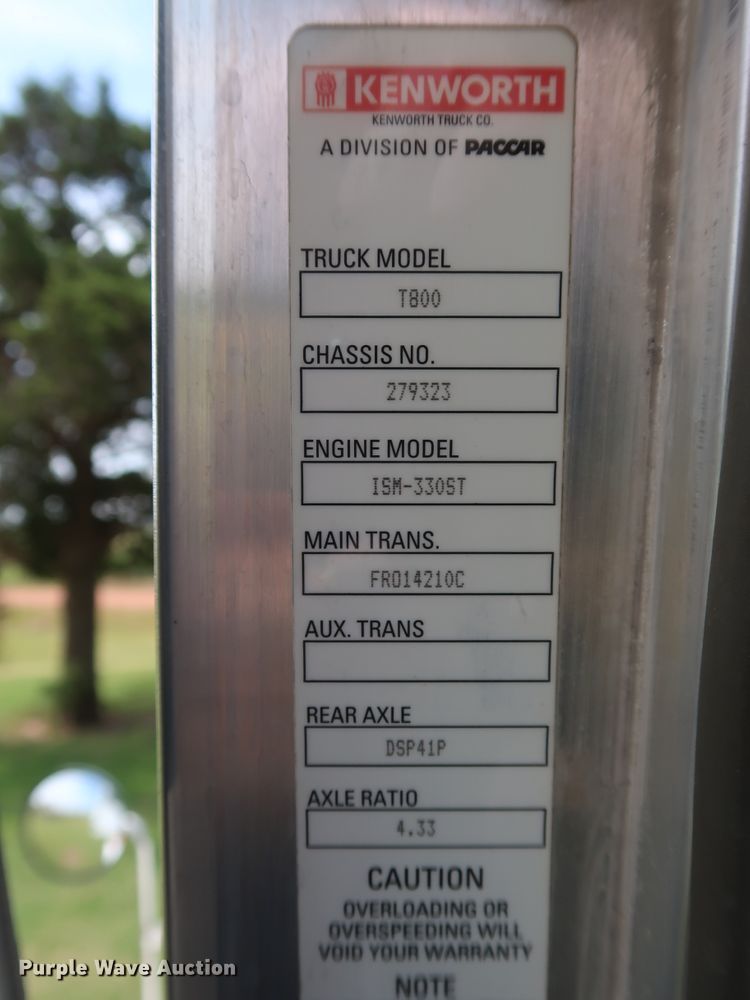 image for item DG4076 2011 Kenworth T800 semi truck
