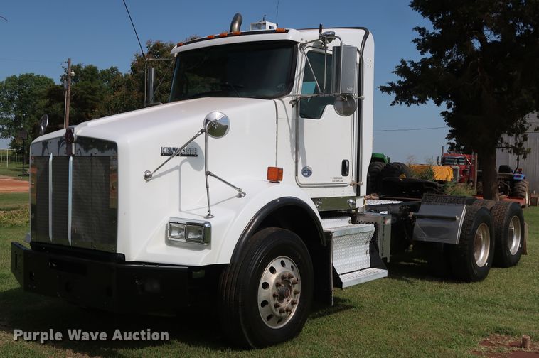 image for item DG4077 2012 Kenworth T800 semi truck
