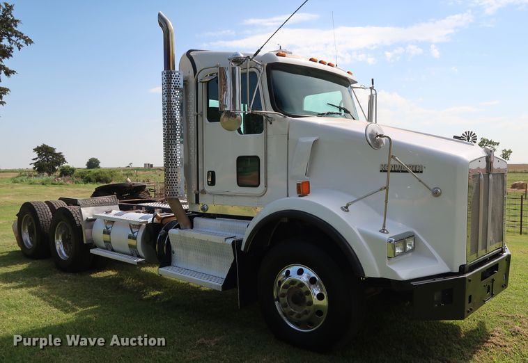 image for item DG4077 2012 Kenworth T800 semi truck