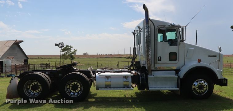 image for item DG4077 2012 Kenworth T800 semi truck