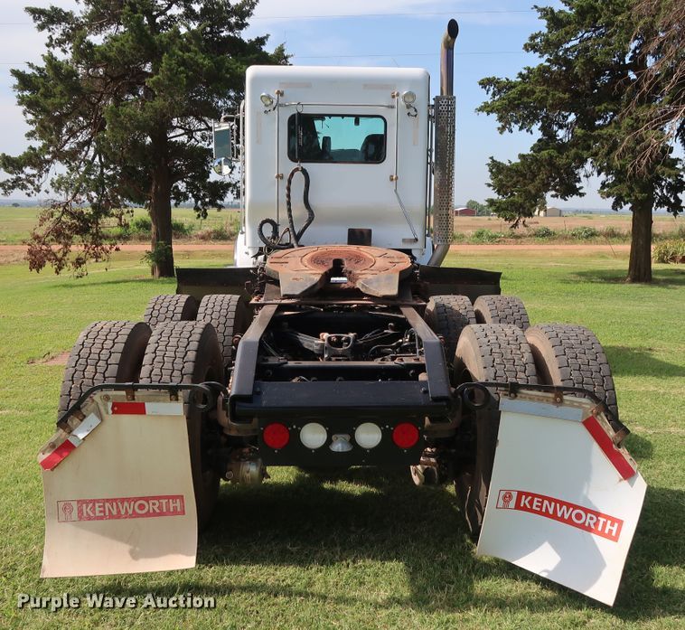 image for item DG4077 2012 Kenworth T800 semi truck