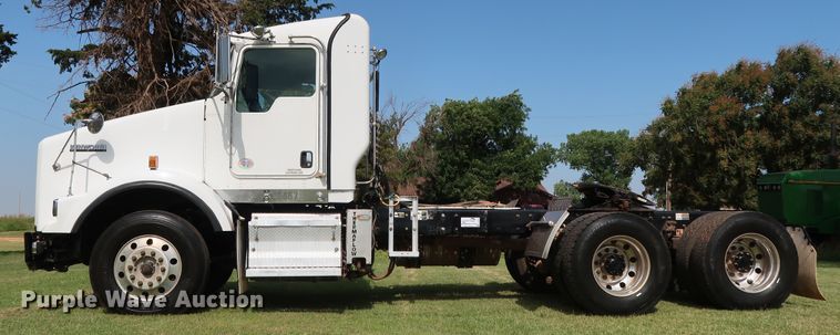 image for item DG4077 2012 Kenworth T800 semi truck