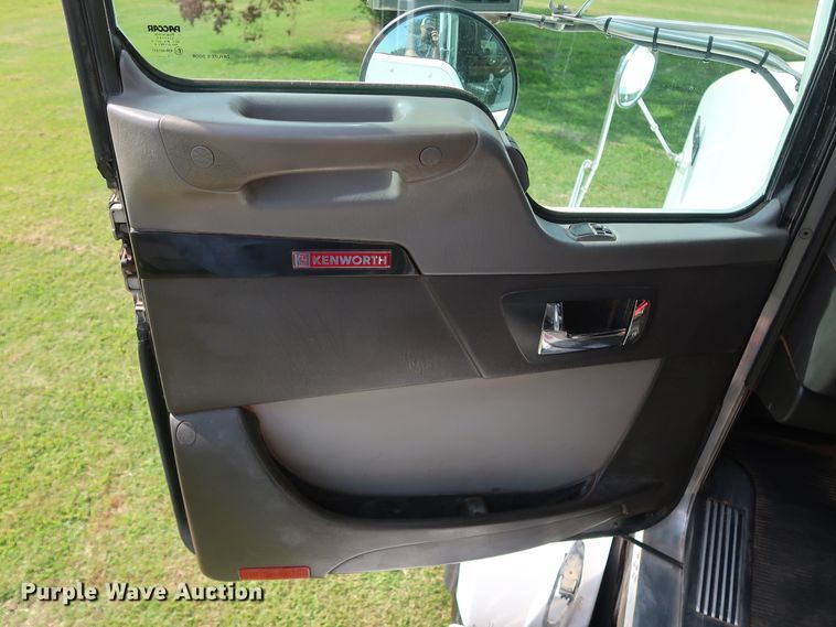 image for item DG4077 2012 Kenworth T800 semi truck