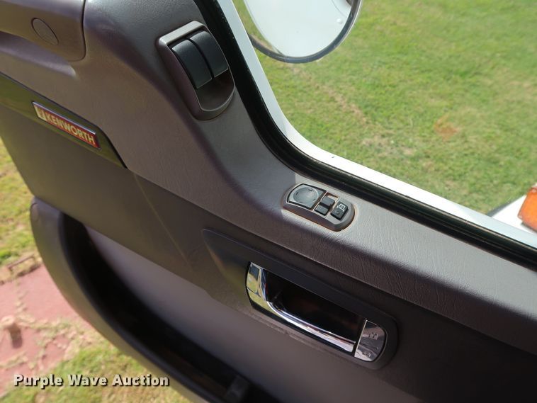 image for item DG4077 2012 Kenworth T800 semi truck