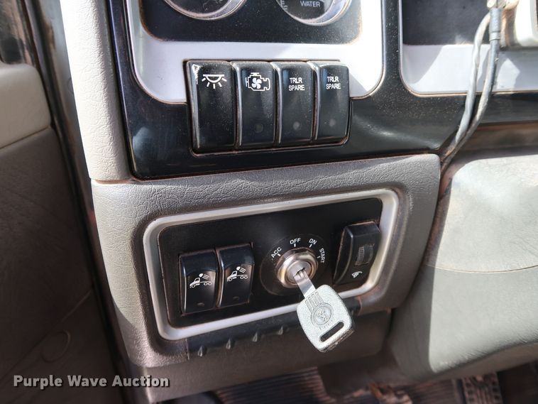 image for item DG4077 2012 Kenworth T800 semi truck