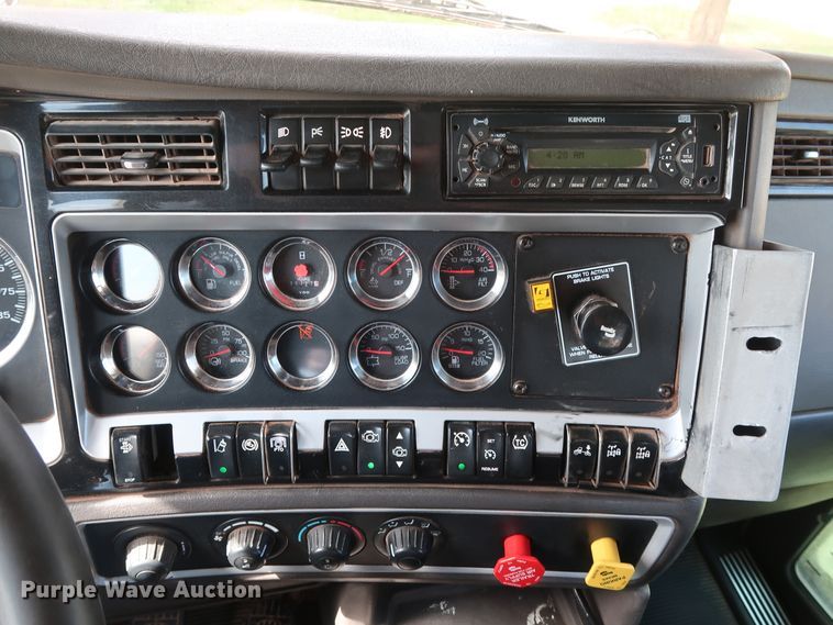 image for item DG4077 2012 Kenworth T800 semi truck