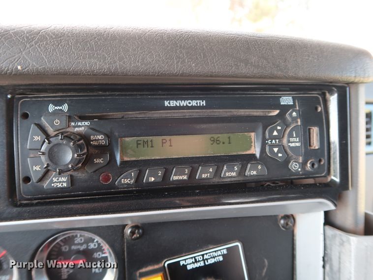 image for item DG4077 2012 Kenworth T800 semi truck