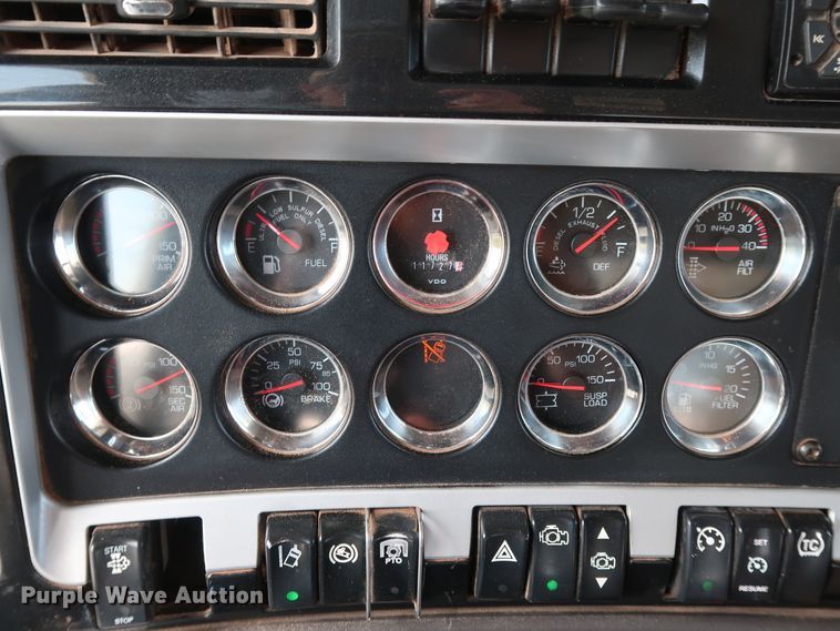 image for item DG4077 2012 Kenworth T800 semi truck