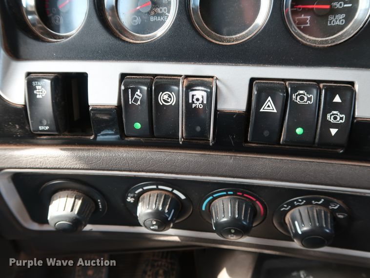 image for item DG4077 2012 Kenworth T800 semi truck