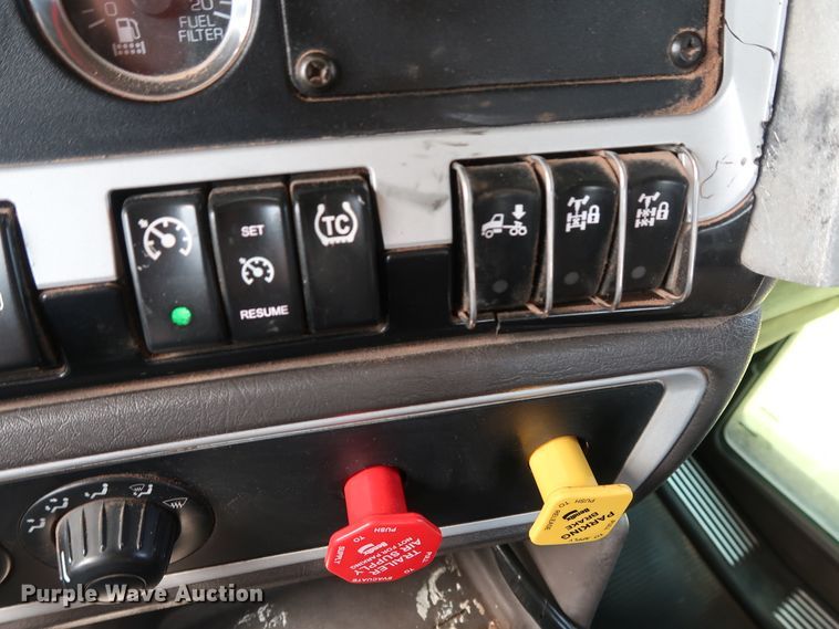 image for item DG4077 2012 Kenworth T800 semi truck