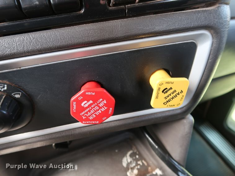 image for item DG4077 2012 Kenworth T800 semi truck