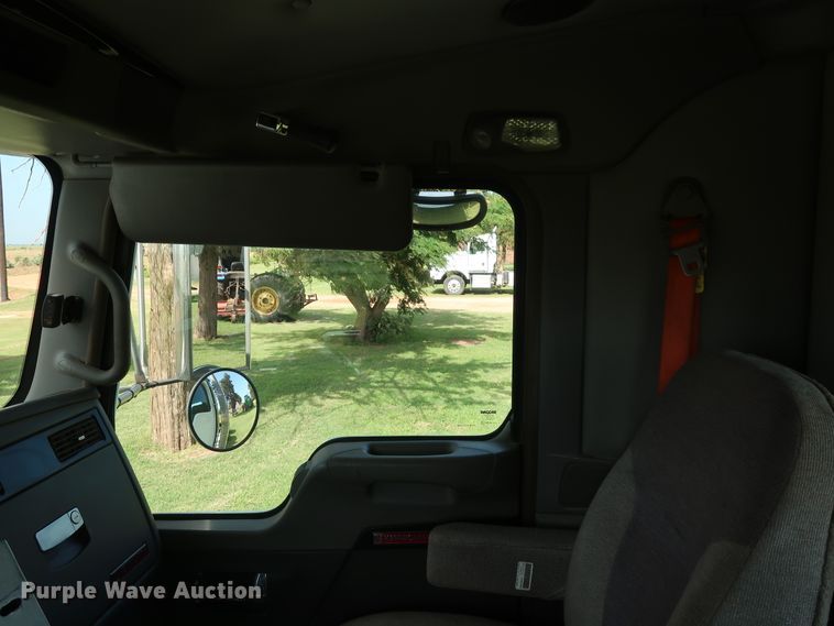 image for item DG4077 2012 Kenworth T800 semi truck