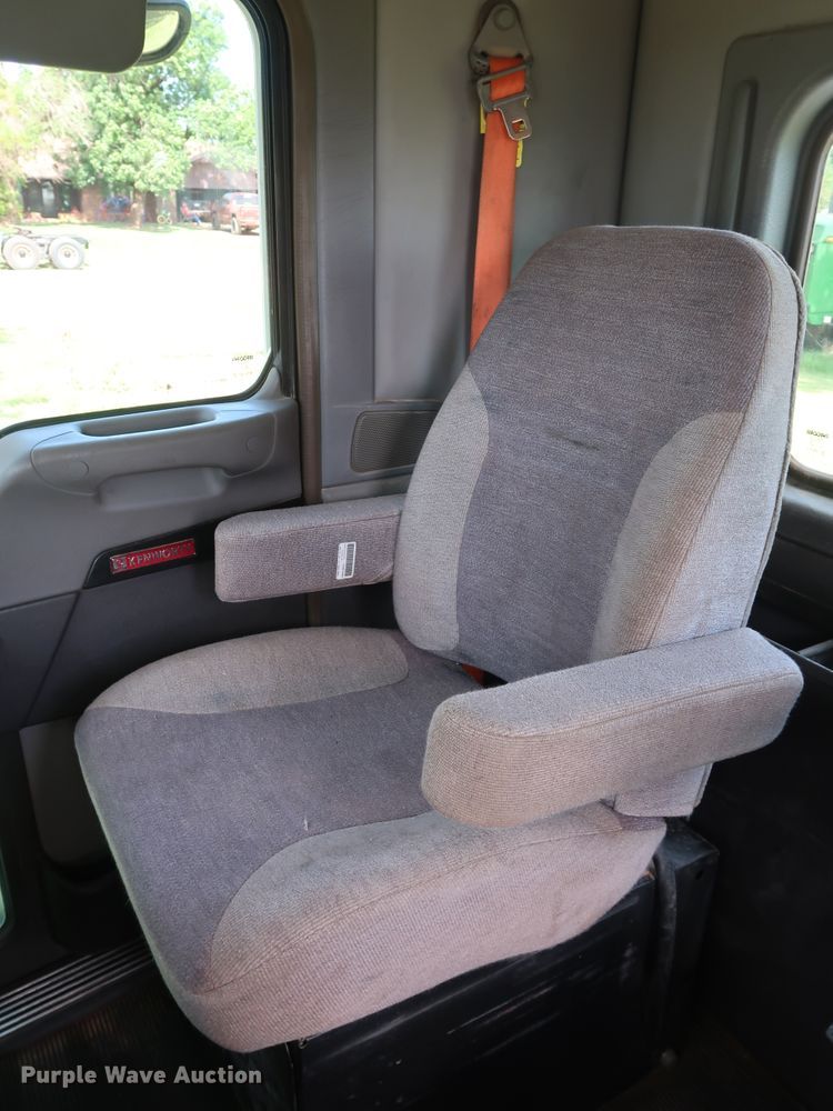 image for item DG4077 2012 Kenworth T800 semi truck