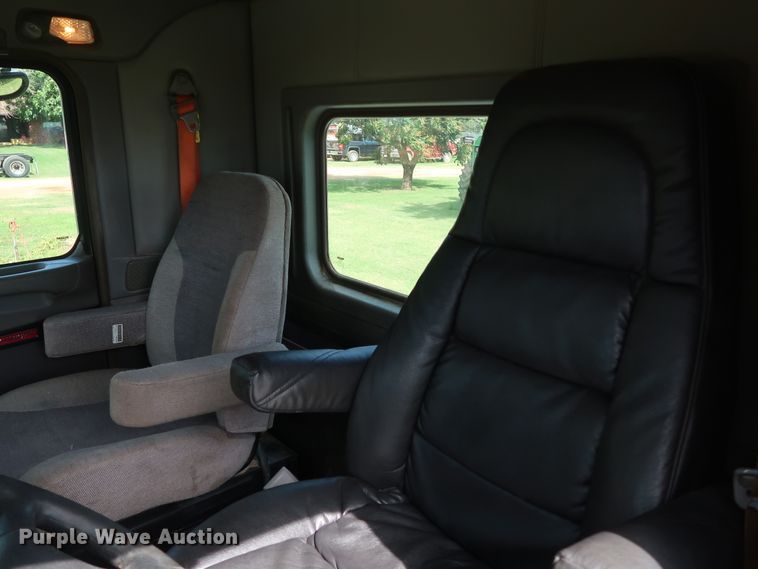 image for item DG4077 2012 Kenworth T800 semi truck