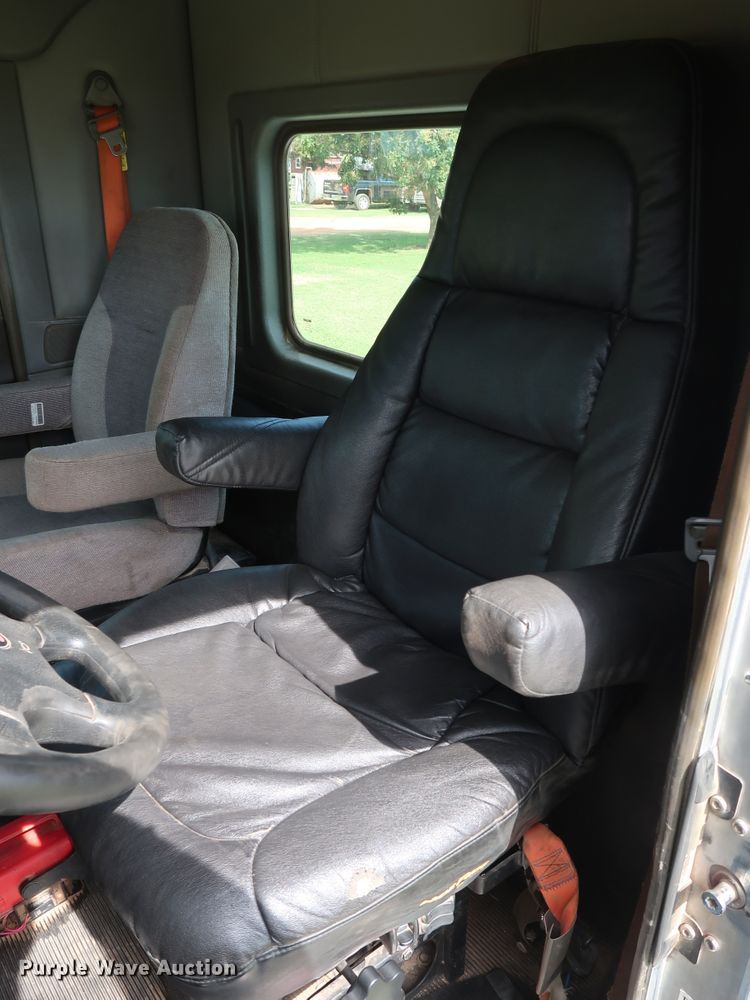 image for item DG4077 2012 Kenworth T800 semi truck