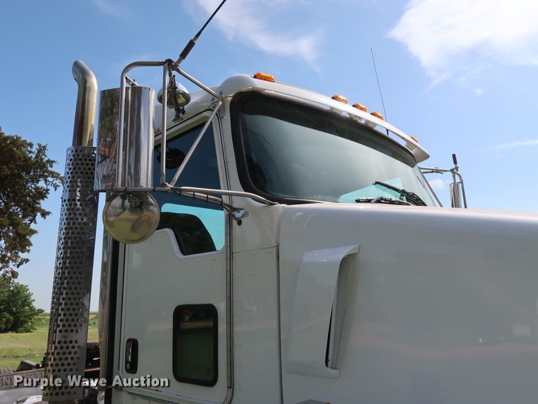 image for item DG4077 2012 Kenworth T800 semi truck