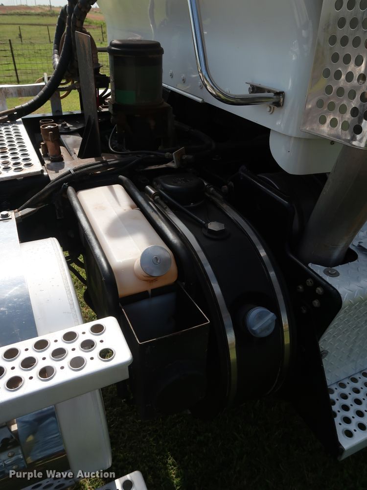 image for item DG4077 2012 Kenworth T800 semi truck