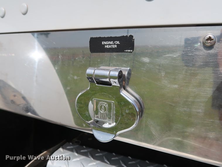 image for item DG4077 2012 Kenworth T800 semi truck