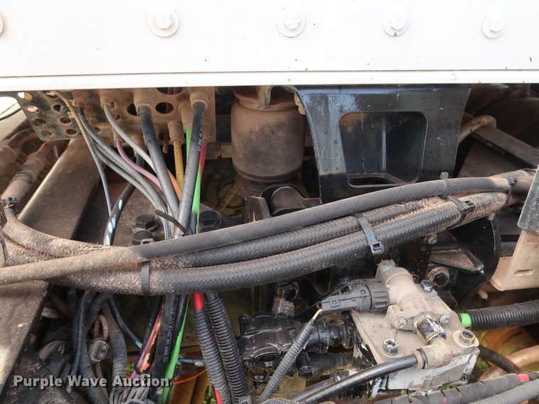 image for item DG4077 2012 Kenworth T800 semi truck