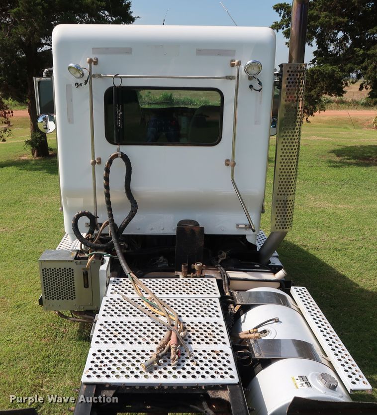 image for item DG4077 2012 Kenworth T800 semi truck