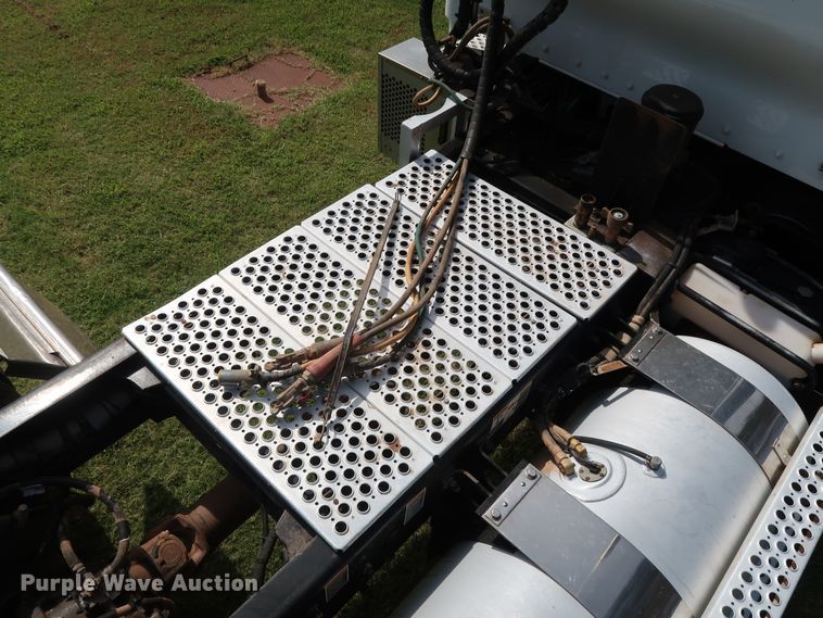 image for item DG4077 2012 Kenworth T800 semi truck