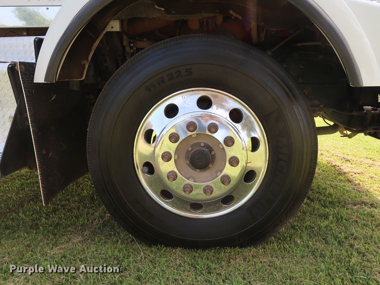 image for item DG4077 2012 Kenworth T800 semi truck