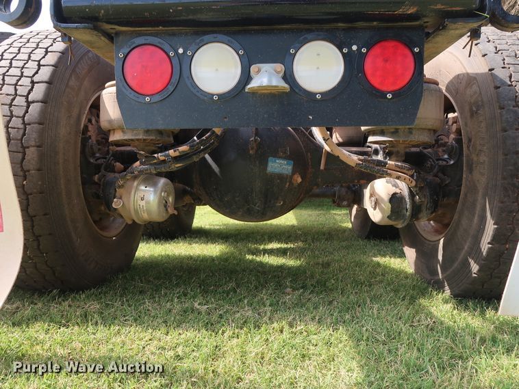 image for item DG4077 2012 Kenworth T800 semi truck