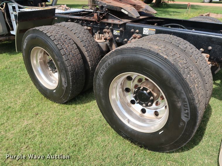 image for item DG4077 2012 Kenworth T800 semi truck