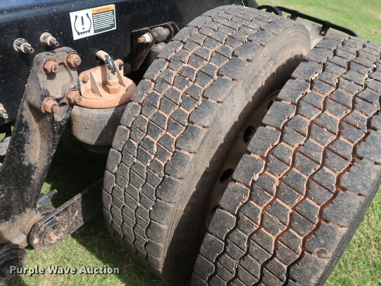 image for item DG4077 2012 Kenworth T800 semi truck