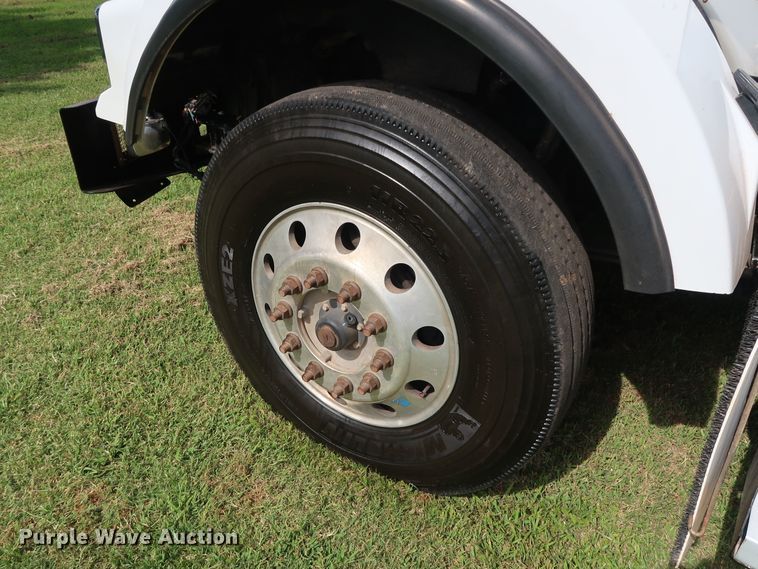 image for item DG4077 2012 Kenworth T800 semi truck